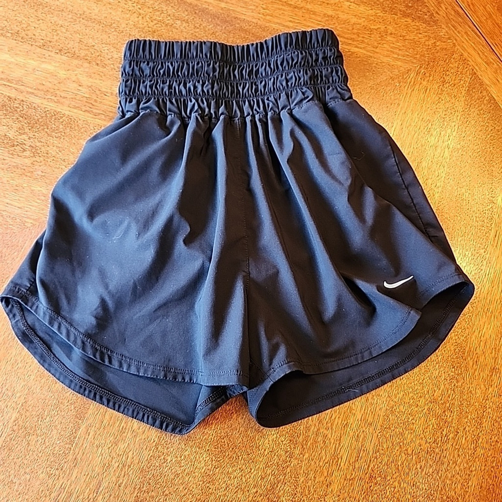 Nike Dri-Fit Women's High-Waisted Shorts XS for Gym Running Black.